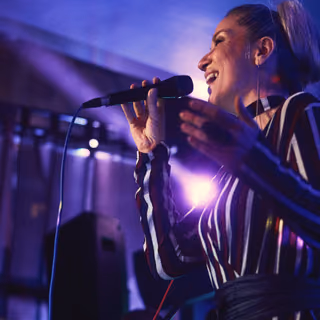 The singer under purple light